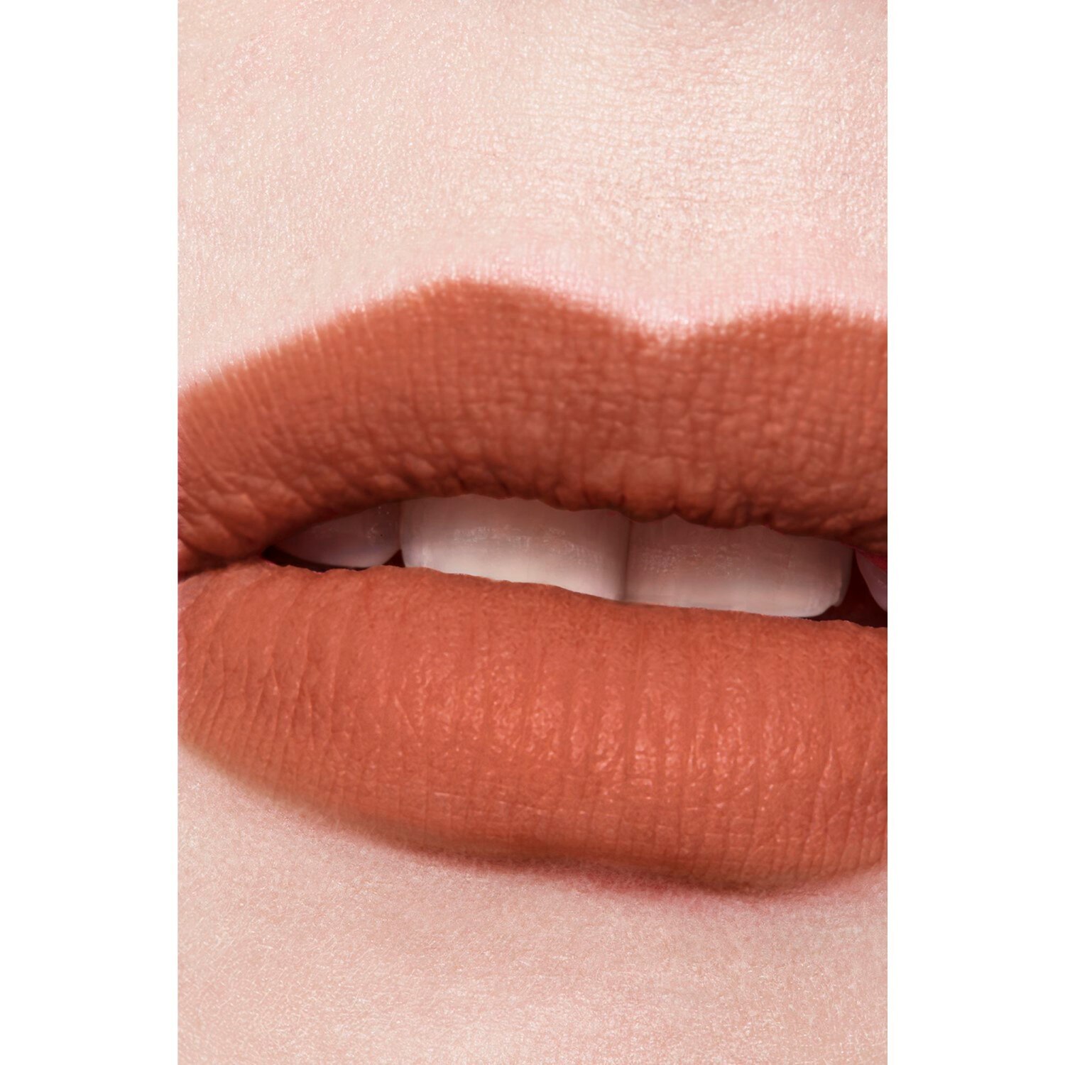 LA BARRA DE LABIOS LÍQUIDA MATE INTENSA DE LARGA DURACIÓN